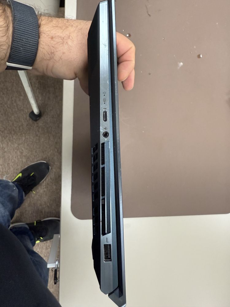 Продовам лаптоп ASUS UX581G Notebook PC