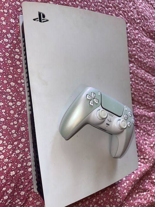 Плейстейшън 5 със джойстик