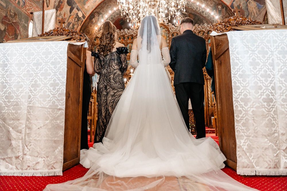 Rochița de mireasă tip sirenă cu trenă detasabila