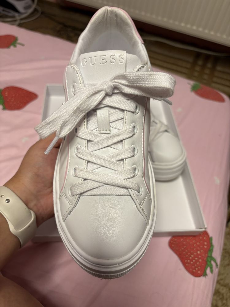 Маратонки Guess Ameria