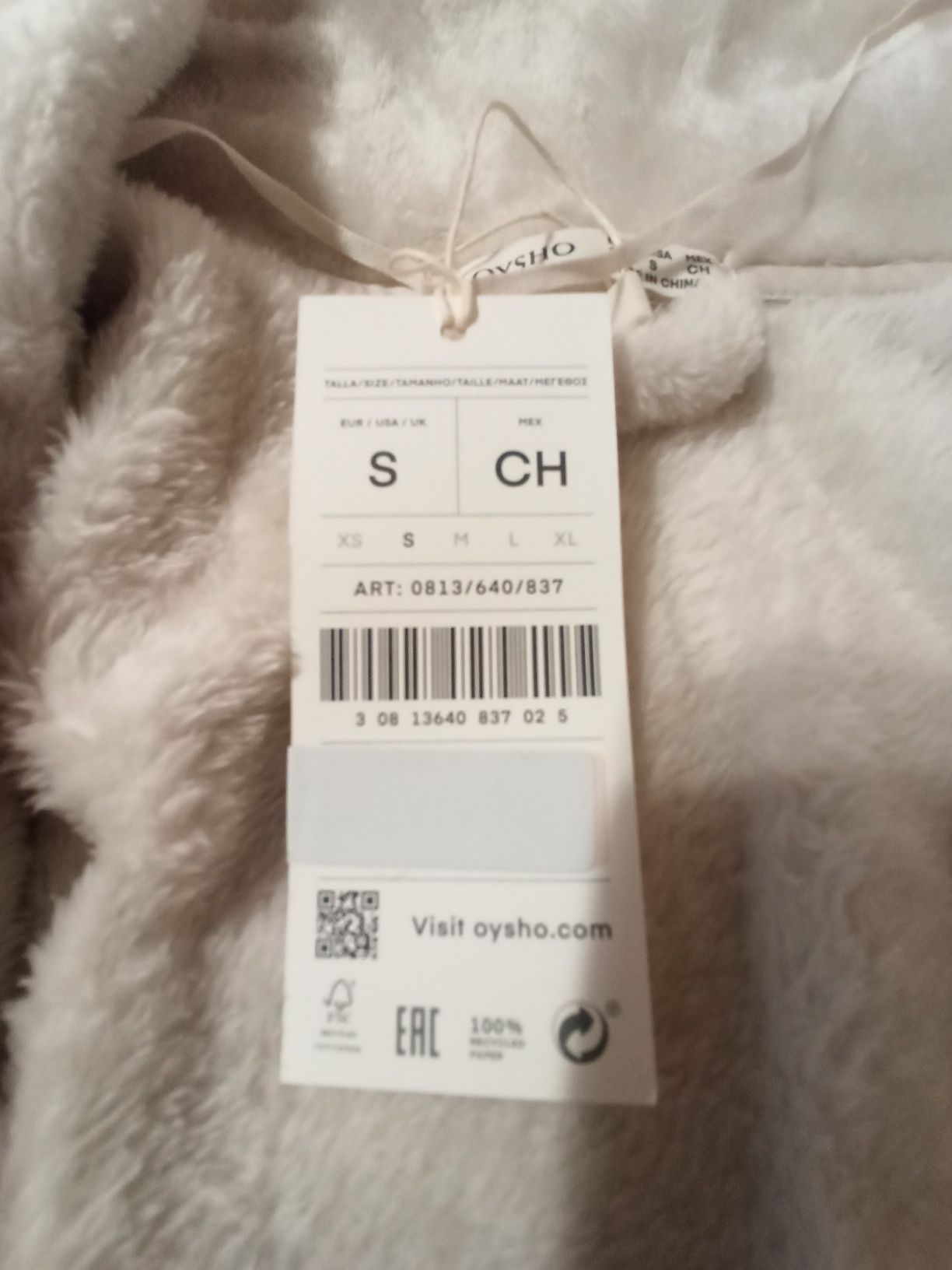 Чисто нов, дамски пухкаф халат на марка OYSHO. Размер S/M