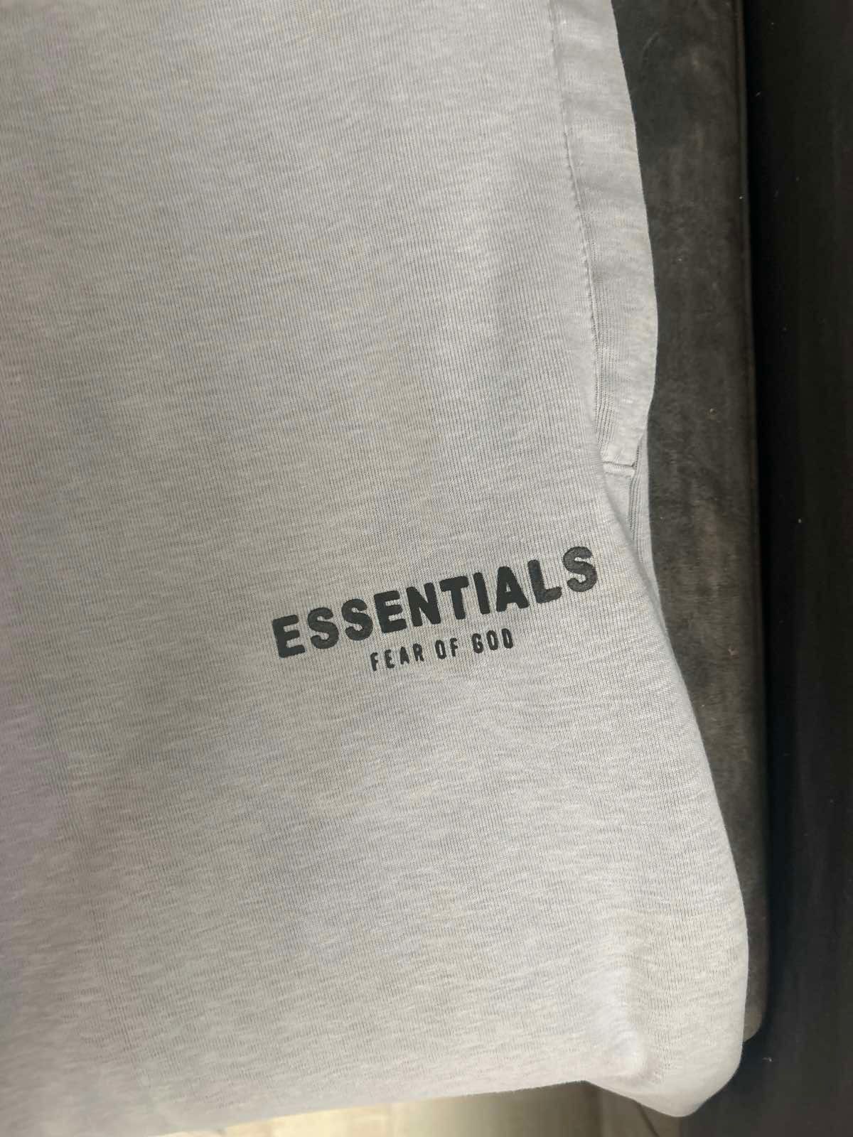 Essentials къси панталони