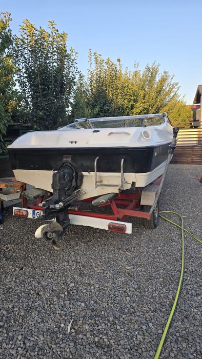 Vand barca Bayliner Capri  1750 cu peridoc inmatriculat