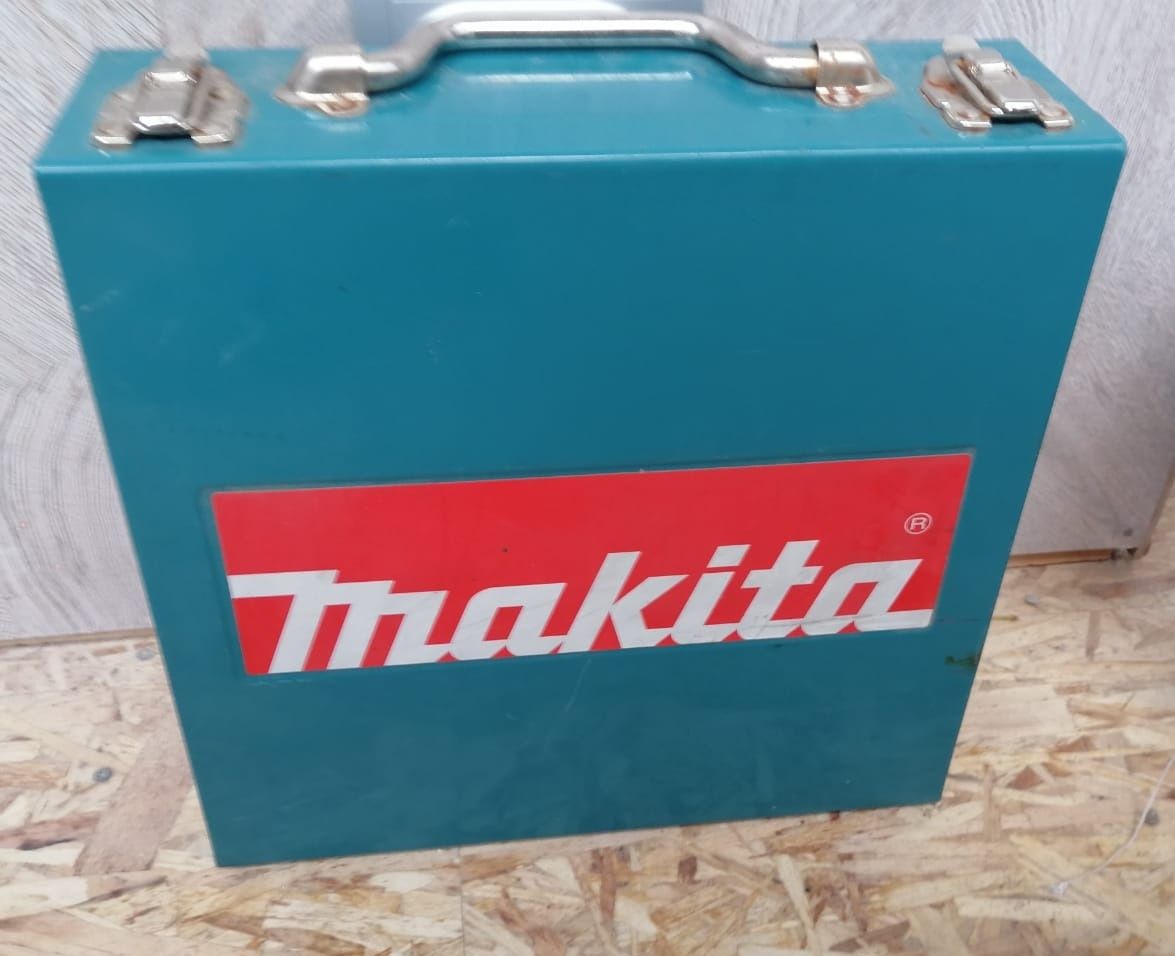 Элекроножницы листовые Makita.