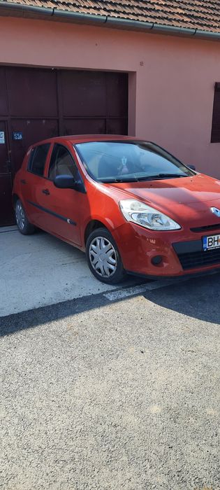 Vând renault clio 1,2 benzină