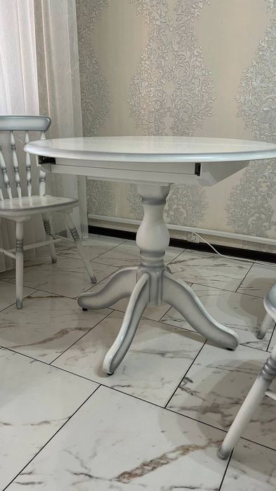 Продам стол и стулья в комплекте