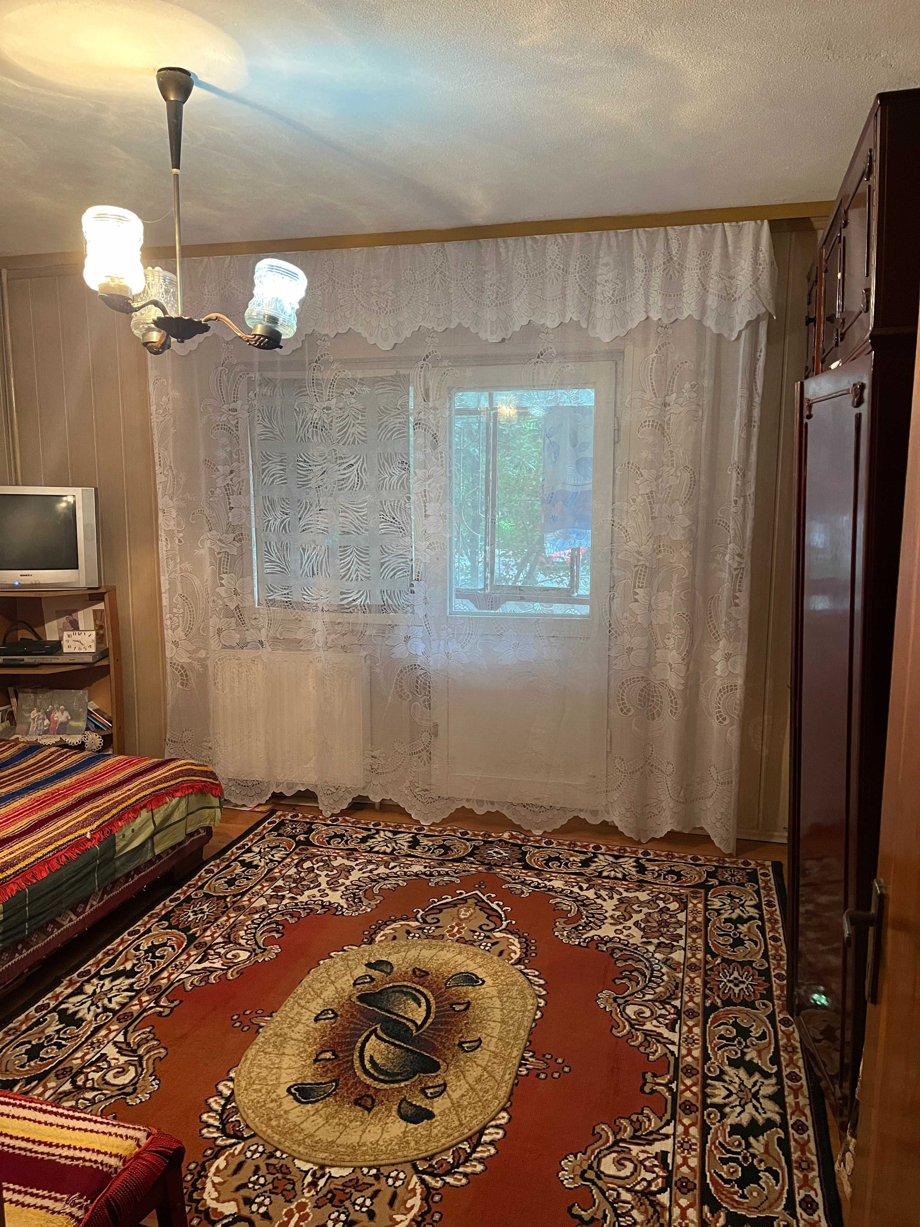 Apartament 3 camere / N. Balcescu / parter / decomandat / negociabil