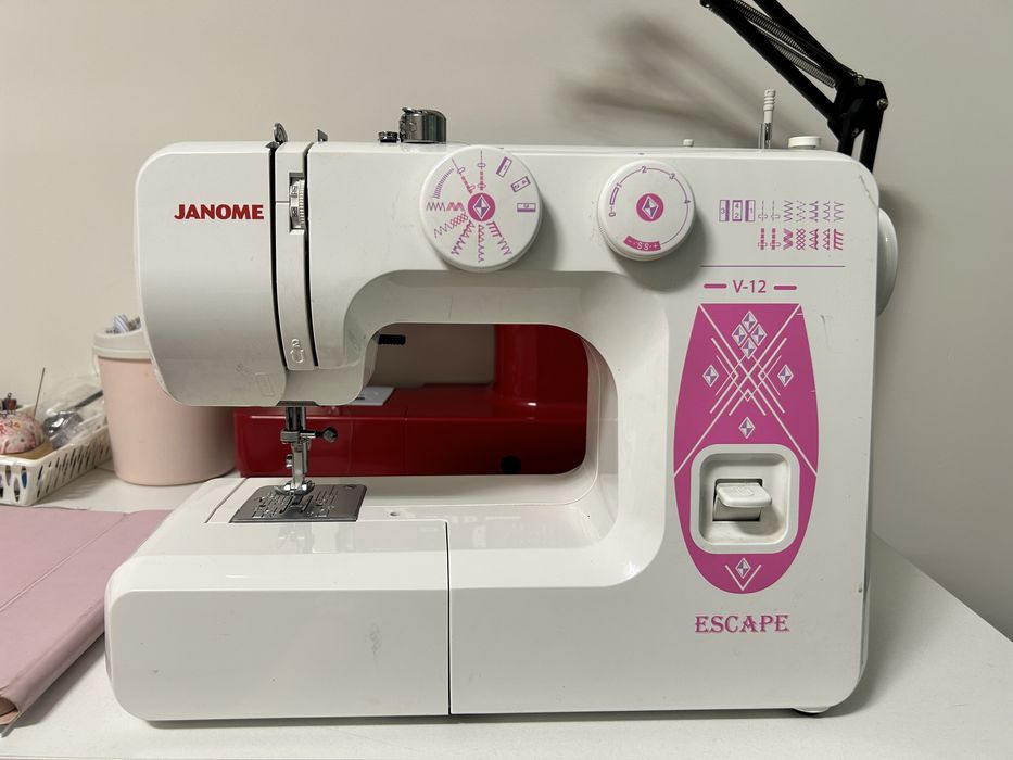 Продам Швейную машинку Janome Mobel V-12