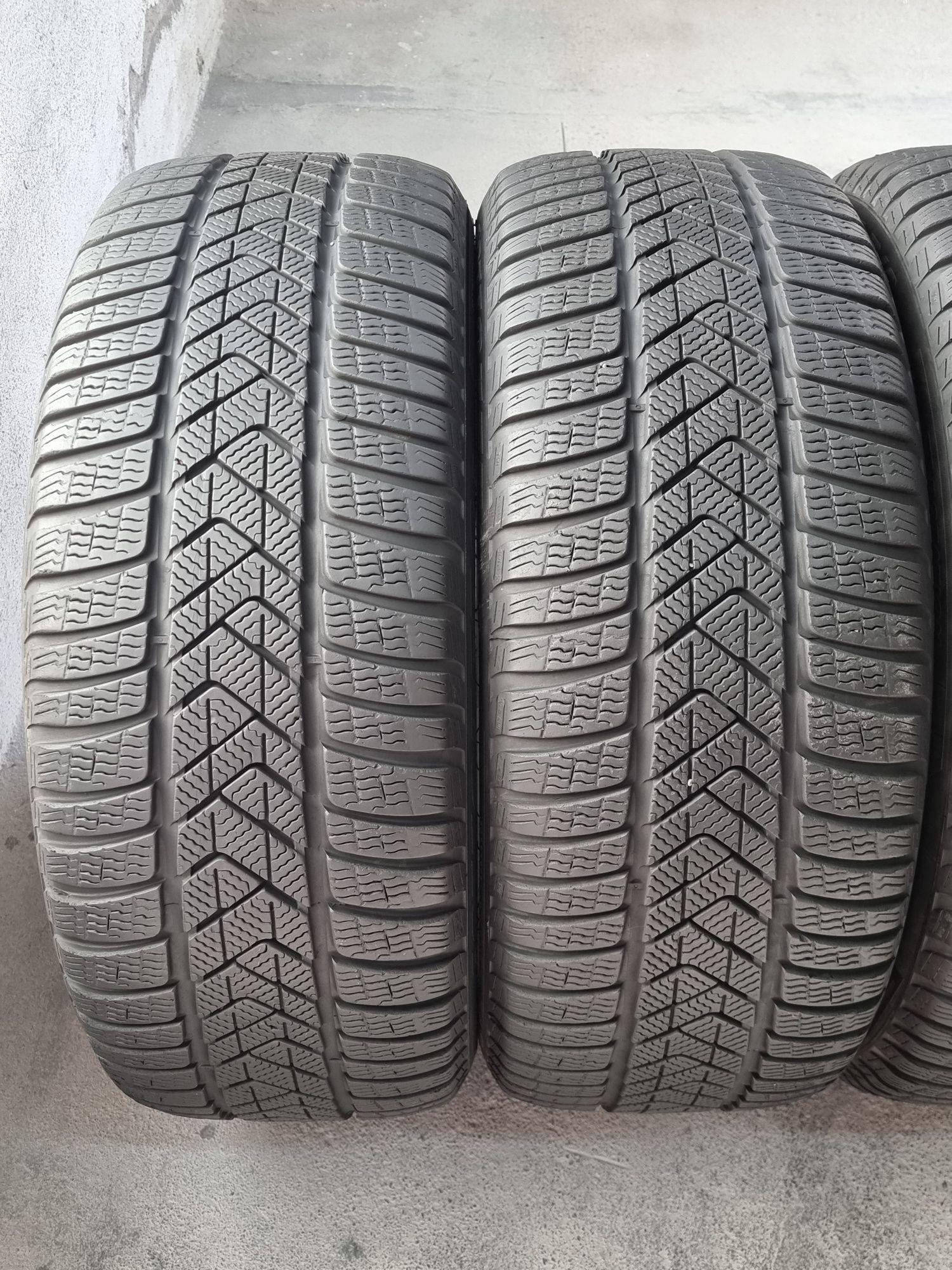 245/45/19 Pirelli 4Броя: 470лв 7мм Run on flat