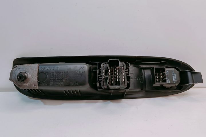 Comanda Geamuri Butoane 8200084003 Renault Clio a 2-a generatie
