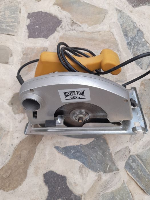 Vând circular de mână electric