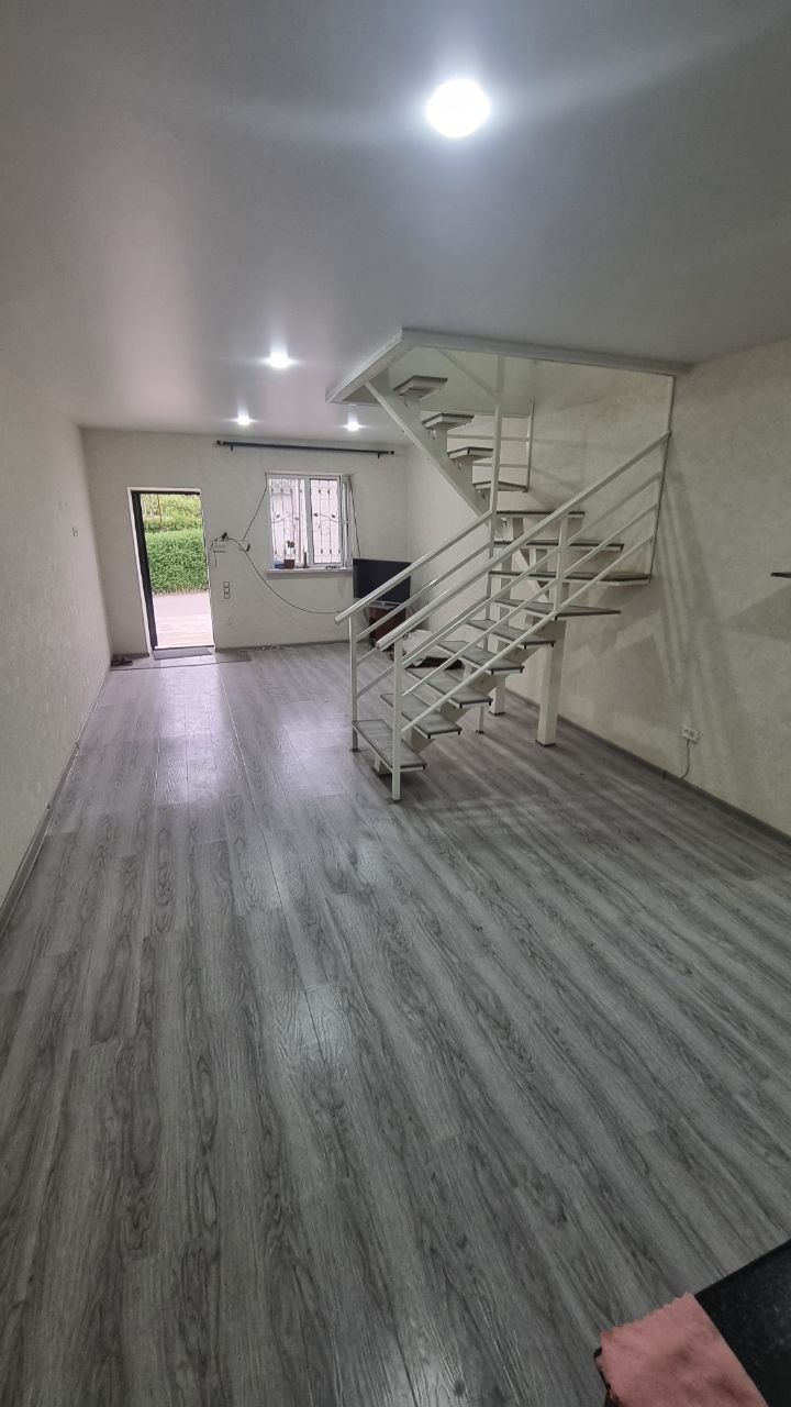 Срочно. Коттедж. 70кв.м. 3 комнаты. 2 этажа.
