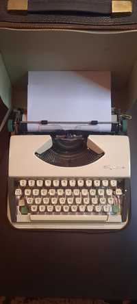 Mașină de scris portabilă Olympia