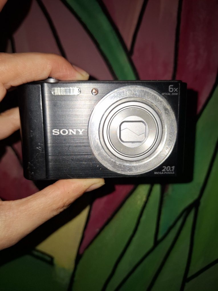 Компактен дигитален фотоапарат SONY Cybershot W810