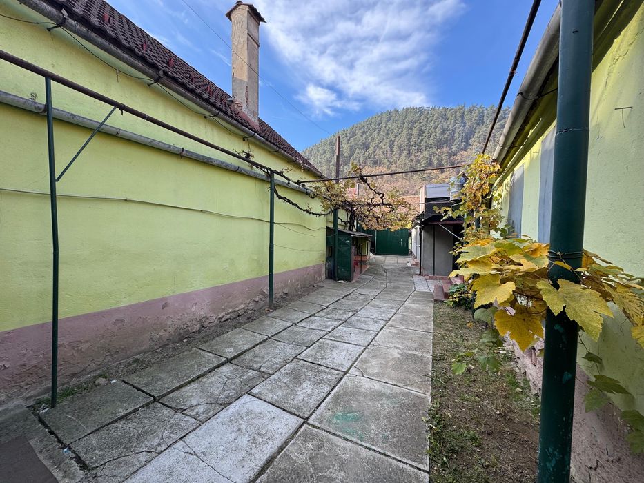 Casa de vanzare , 560 mp curte+gradina