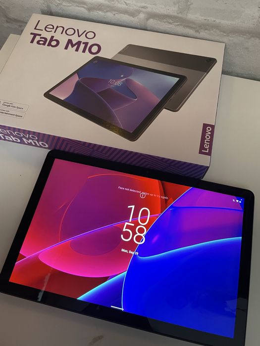 Lenovo Tab M10 — ca nouă, husă + stylus, garanție până în ianuarie