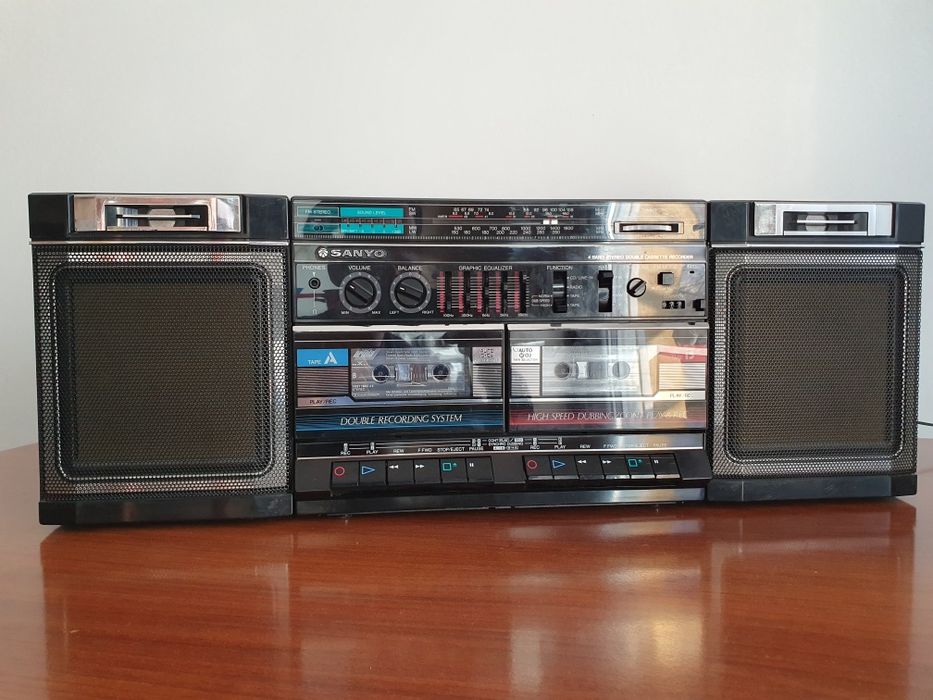 Radiocasetofon boombox retro Sanyo stare excelenta