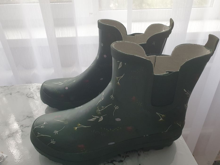 Продам сапожки резиновые новые Швеция