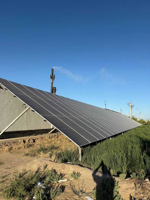 Quyosh panellarini o'rnatish. Установка солнечных панелей.