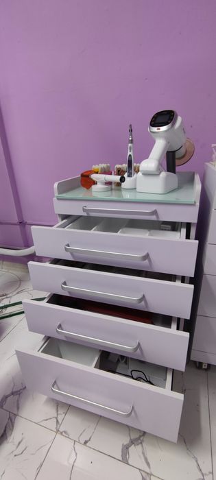 Стоматологическая тумба / Стол помощник стоматолог / Стоматология