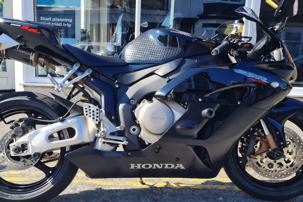 Honda cbr1000rr sc57 2004 на Части.