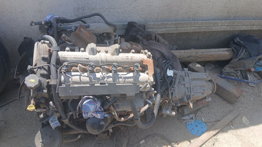 Vind motor 3,0 ,cabină, punte spate,bena ,lift totul de iveco