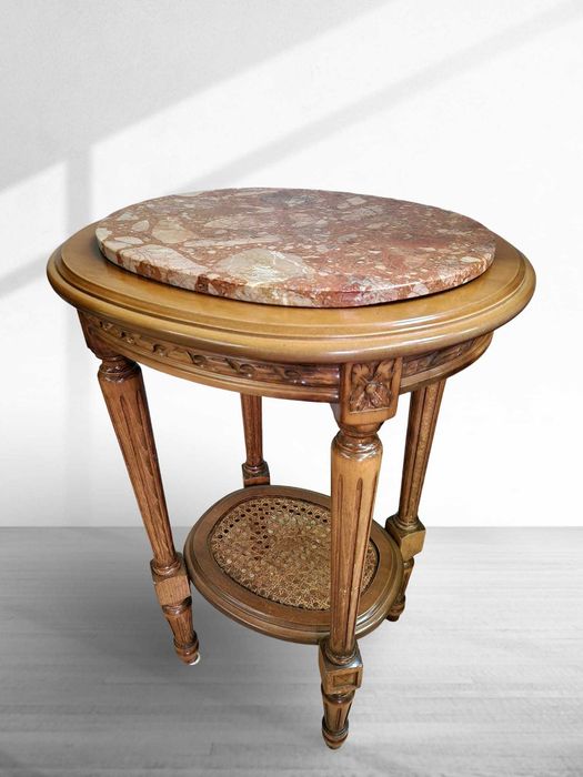 Два броя елегантни помощни маси в стил "ЛУИ XVI"