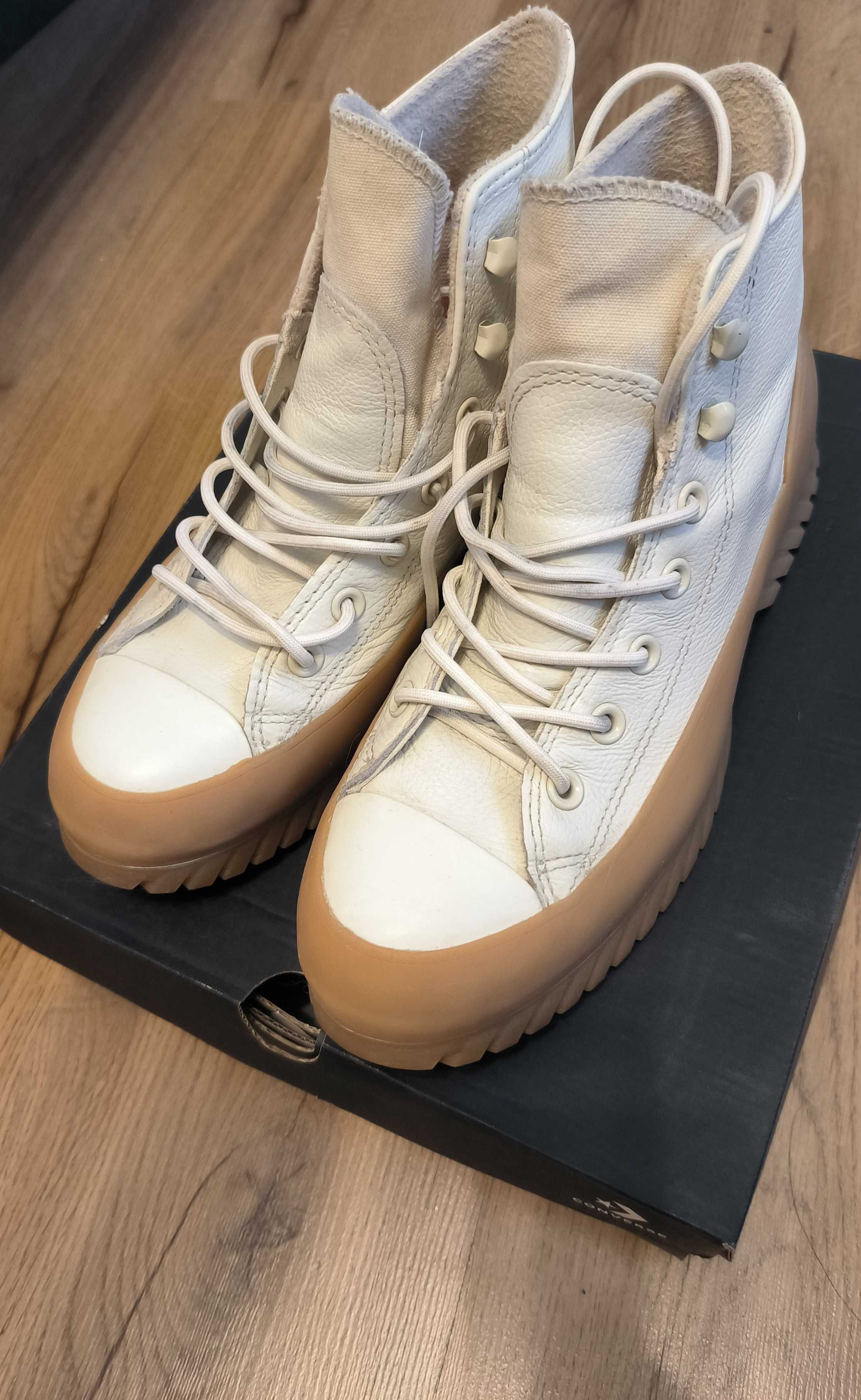 Converse
Сникърси