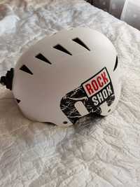 Шлем для спорта с креплением для веб-камеры