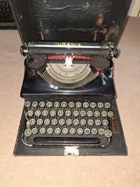 Masina de scris veche, Urania.