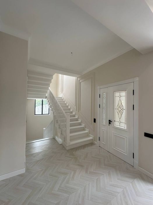 Продам Мирзо-Улугбекский районе Луначарском 1,3 соток 3 уровня 5 комна