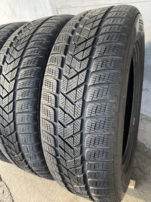 4 бр. зимни гуми 235/65/19 Pirelli DOT 2715 6 mm