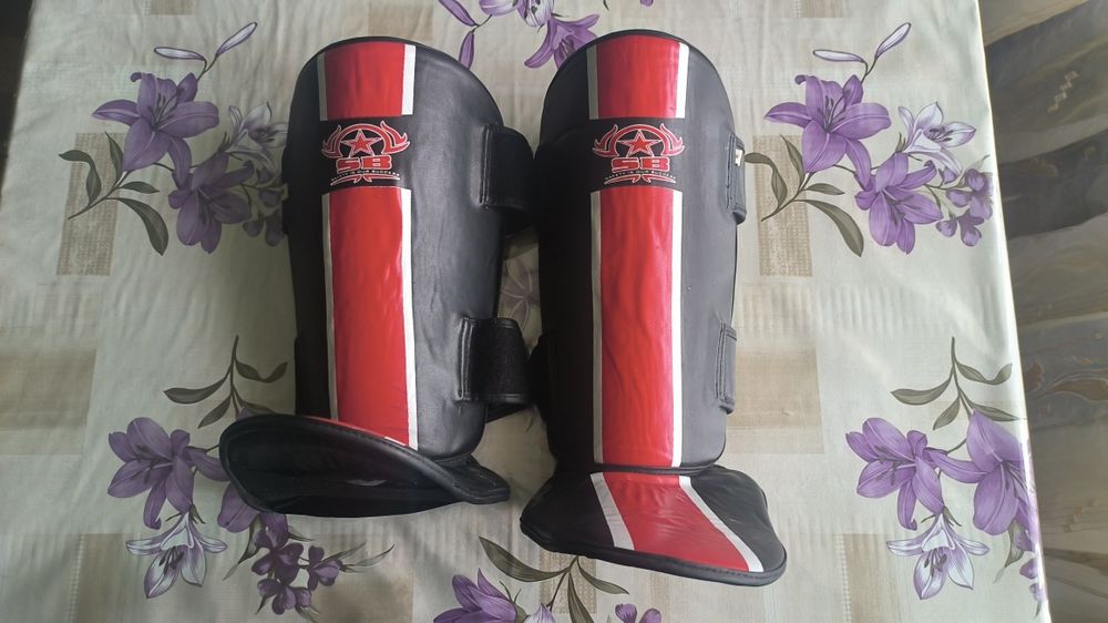 Продаю защитки для ног спорт карате