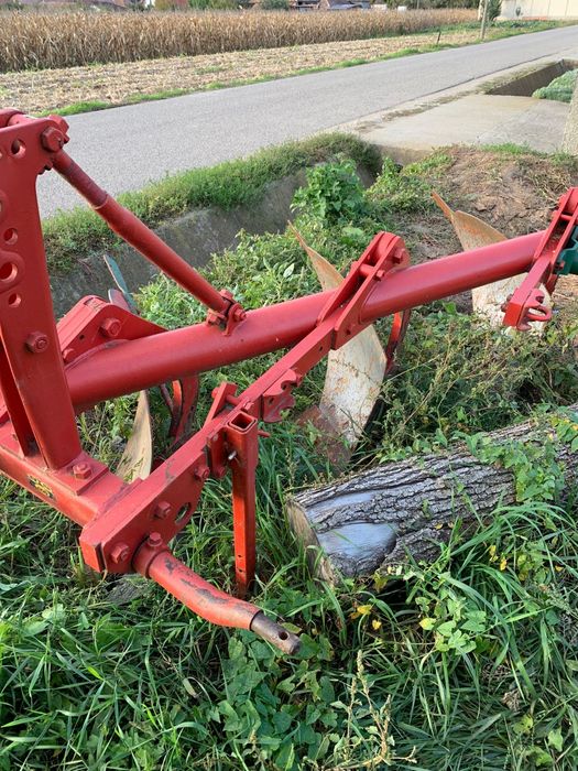 Plug kverneland cu 3, 4 trupite