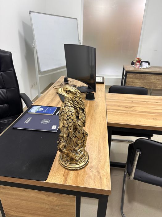 Soat - ofis yoki direktorskiy stoli uchun