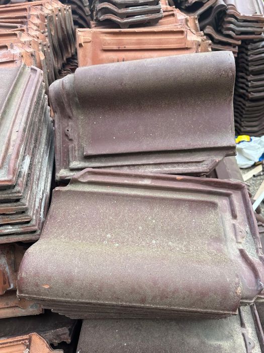 Țiglă ceramică veche în stare bună