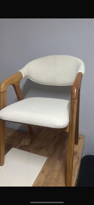 Масивни столове 260 лв.