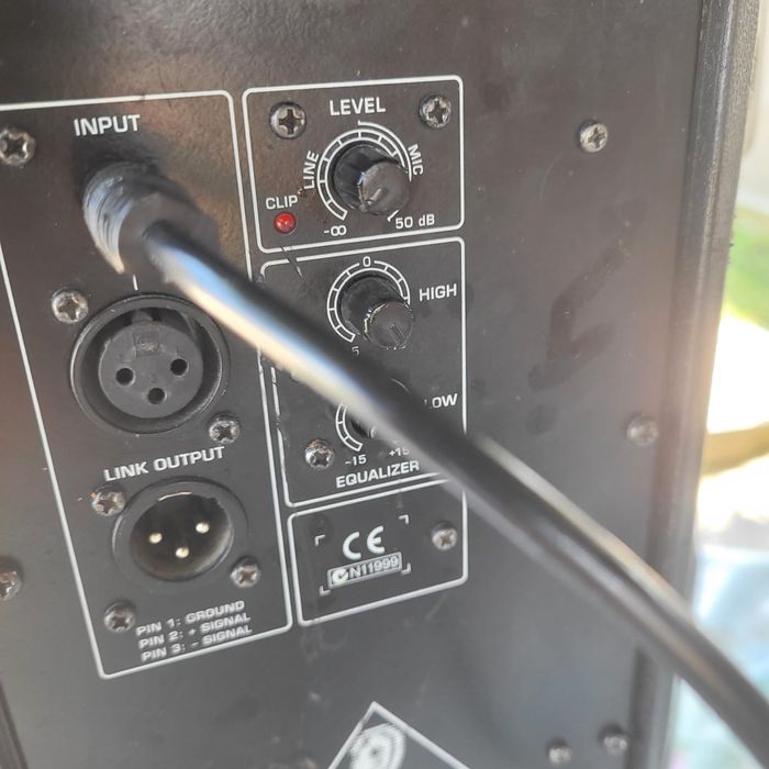 boxa behringer B215A folosit in regim casnic