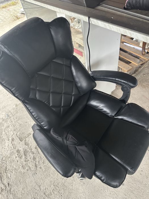 Scaune gaming și birou confortabile din piele și material textil