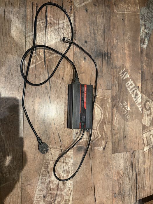 Бързо зарядно за ел скутер 60 волта 5 ампера