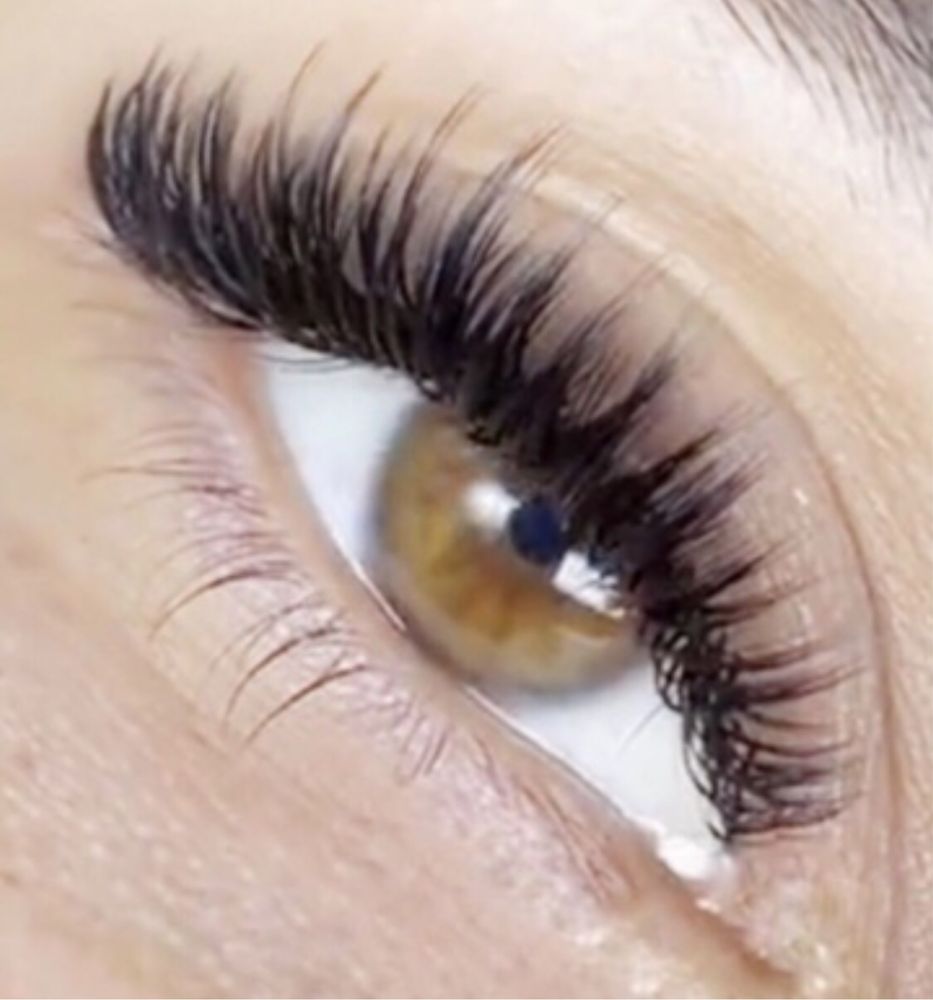 Caut model exyensie gene efect mascara L si extensie sprancene