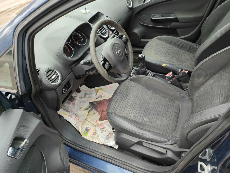 Продавам на части Опел Корса 1.2i 2010г