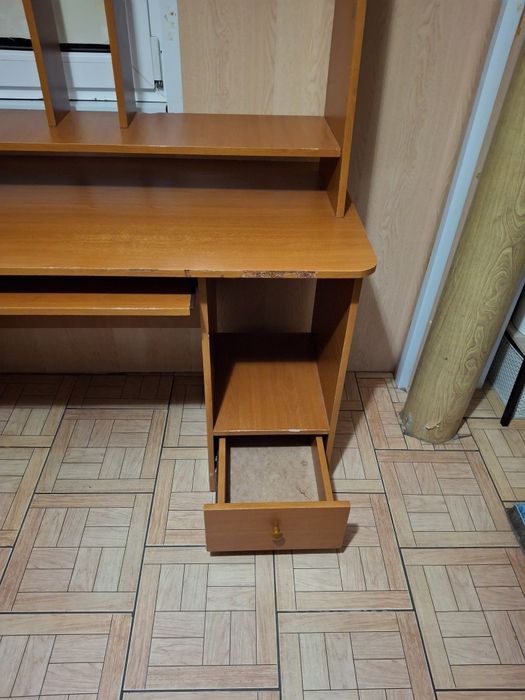 Компьютерный стол.