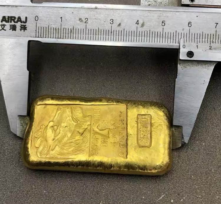 lingou Hong Kong 110 grame  placat aur de colectie