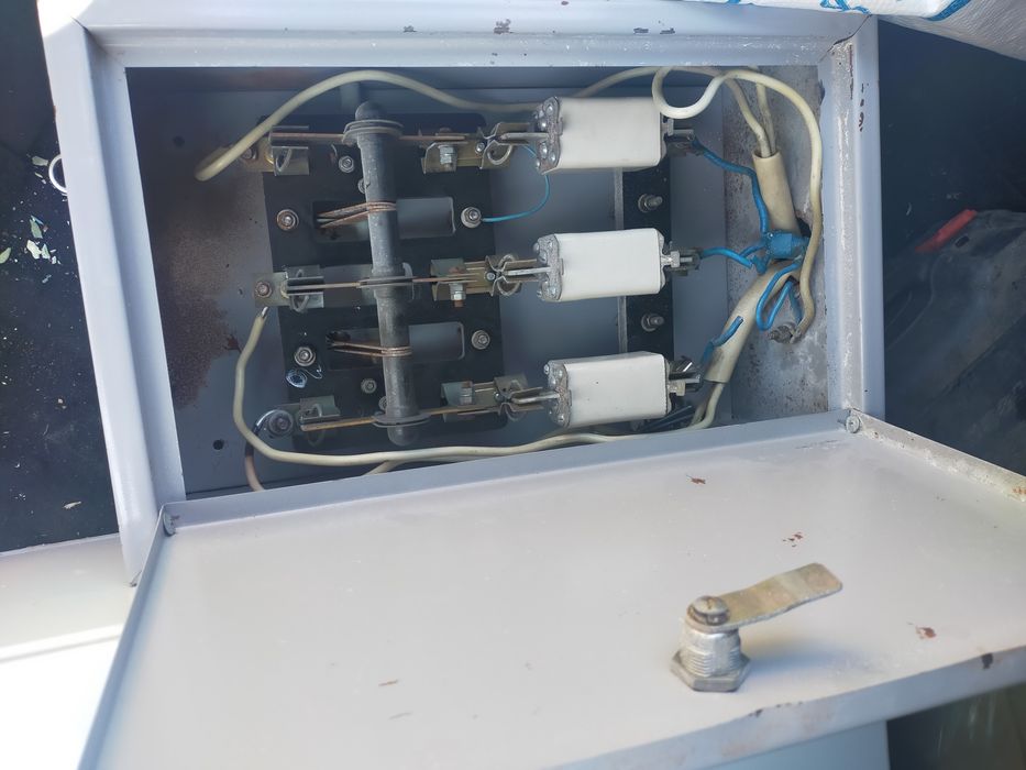 Рубильники на 100 А и200А ,автоматы на250А
