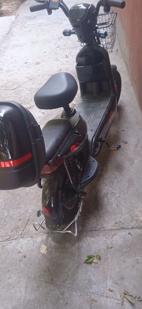 Skuter sotiladi elektro velik