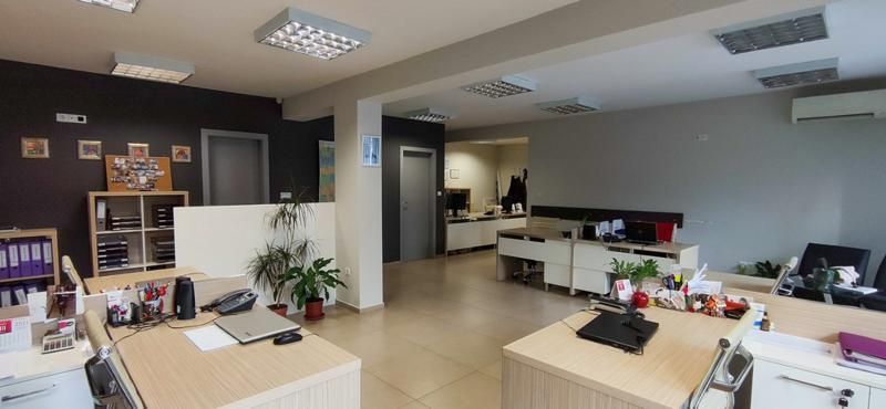 Дава се под наем Офис в Бургас, Център - 157 кв.м за 1224 € - Снимка #2