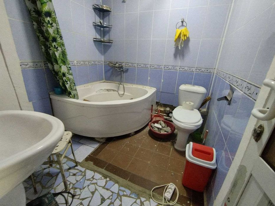 2 х. квартира сотилади 2\3\4. Ориентир университет, Сахид Зарафшон.