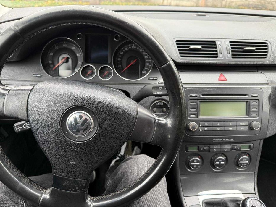 Volkswagen Passat – 1.6 FSI, 115 CP