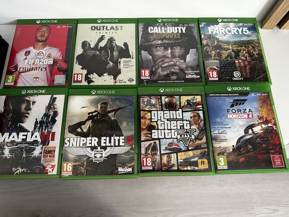Xbox one X 1 TB + 2 controllere + 8 jocuri